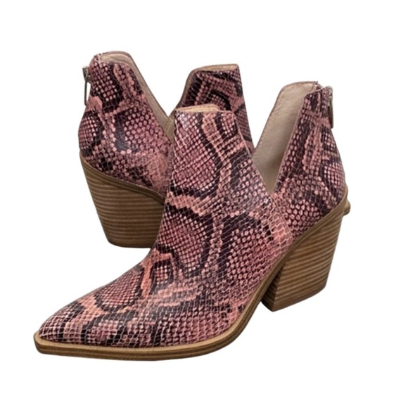 Vince Camuto Gigietta  Snakeskin Embossed Ankle Bootie, Rosewood Pink, Size 8.5 - Picture 1 of 9